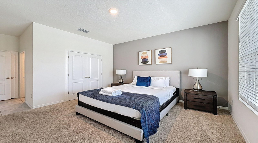 DAVENPORT, Florida 33837, 7 Bedrooms Bedrooms, ,5 BathroomsBathrooms,Residential,For Sale,OAKMOSS,0,MFRP4936413