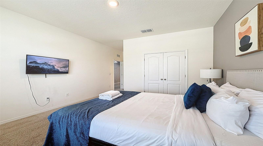 DAVENPORT, Florida 33837, 7 Bedrooms Bedrooms, ,5 BathroomsBathrooms,Residential,For Sale,OAKMOSS,0,MFRP4936413