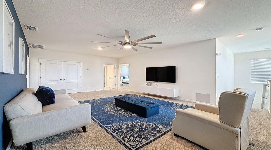 DAVENPORT, Florida 33837, 7 Bedrooms Bedrooms, ,5 BathroomsBathrooms,Residential,For Sale,OAKMOSS,0,MFRP4936413