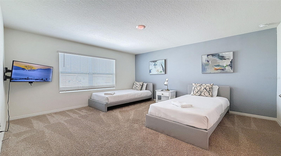 DAVENPORT, Florida 33837, 7 Bedrooms Bedrooms, ,5 BathroomsBathrooms,Residential,For Sale,OAKMOSS,0,MFRP4936413