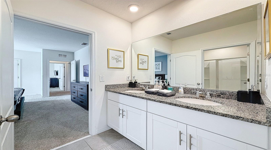 DAVENPORT, Florida 33837, 7 Bedrooms Bedrooms, ,5 BathroomsBathrooms,Residential,For Sale,OAKMOSS,0,MFRP4936413