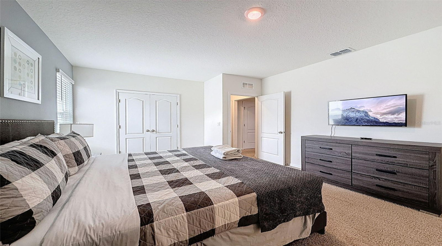 DAVENPORT, Florida 33837, 7 Bedrooms Bedrooms, ,5 BathroomsBathrooms,Residential,For Sale,OAKMOSS,0,MFRP4936413