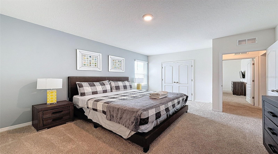 DAVENPORT, Florida 33837, 7 Bedrooms Bedrooms, ,5 BathroomsBathrooms,Residential,For Sale,OAKMOSS,0,MFRP4936413