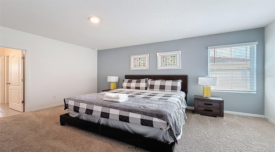 DAVENPORT, Florida 33837, 7 Bedrooms Bedrooms, ,5 BathroomsBathrooms,Residential,For Sale,OAKMOSS,0,MFRP4936413