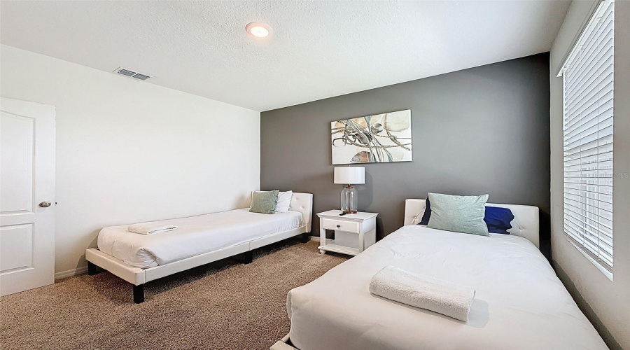 DAVENPORT, Florida 33837, 7 Bedrooms Bedrooms, ,5 BathroomsBathrooms,Residential,For Sale,OAKMOSS,0,MFRP4936413