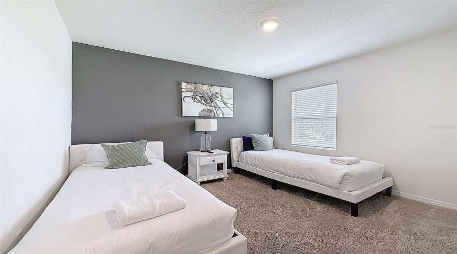 DAVENPORT, Florida 33837, 7 Bedrooms Bedrooms, ,5 BathroomsBathrooms,Residential,For Sale,OAKMOSS,0,MFRP4936413