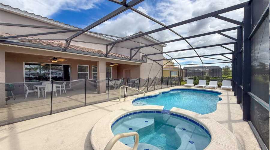 DAVENPORT, Florida 33837, 7 Bedrooms Bedrooms, ,5 BathroomsBathrooms,Residential,For Sale,OAKMOSS,0,MFRP4936413