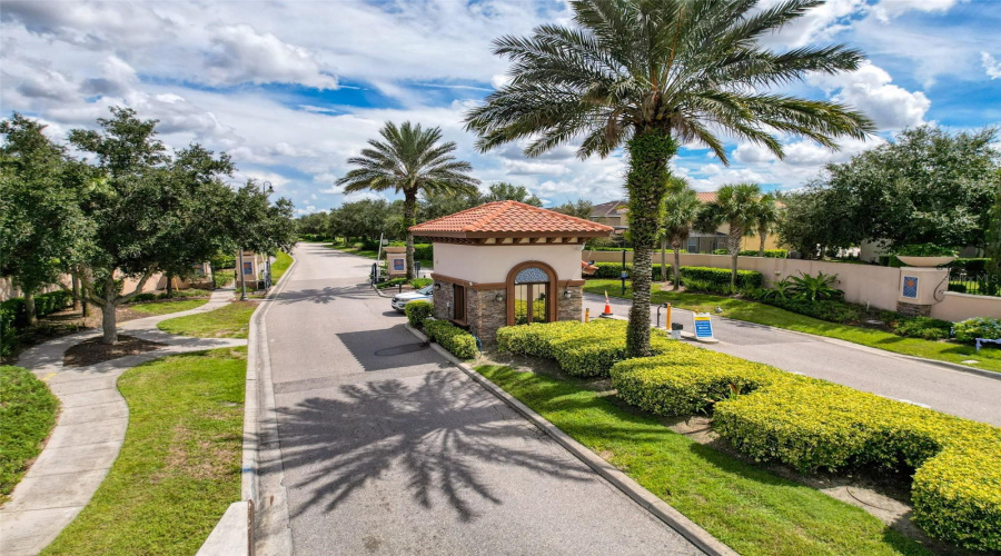 DAVENPORT, Florida 33837, 7 Bedrooms Bedrooms, ,5 BathroomsBathrooms,Residential,For Sale,OAKMOSS,0,MFRP4936413