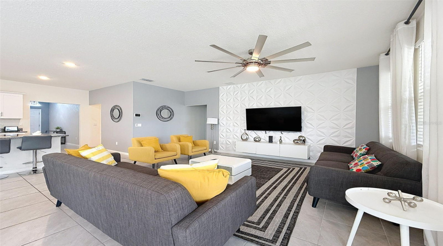 DAVENPORT, Florida 33837, 7 Bedrooms Bedrooms, ,5 BathroomsBathrooms,Residential,For Sale,OAKMOSS,0,MFRP4936413