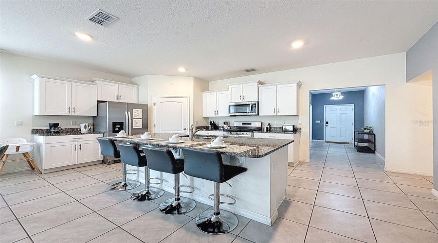 DAVENPORT, Florida 33837, 7 Bedrooms Bedrooms, ,5 BathroomsBathrooms,Residential,For Sale,OAKMOSS,0,MFRP4936413