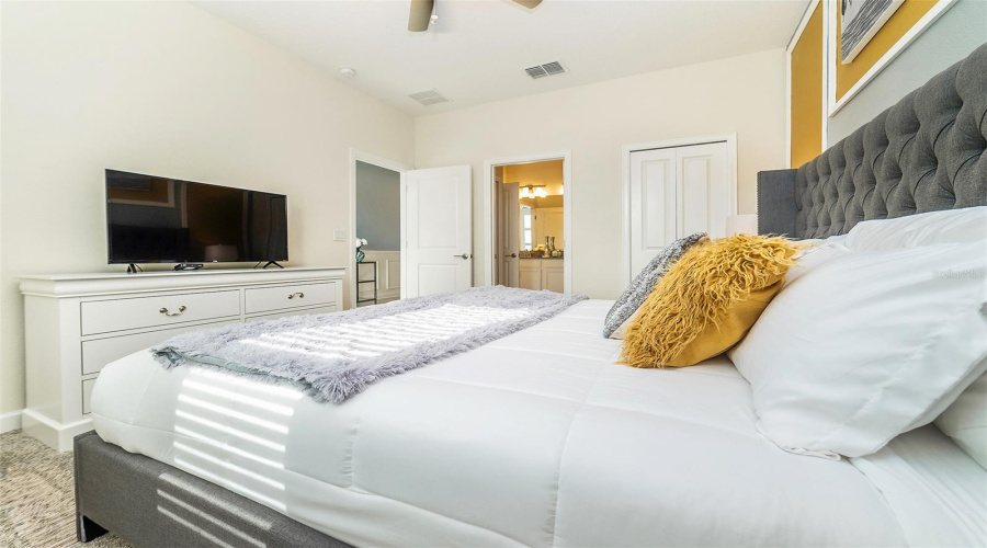DAVENPORT, Florida 33896, 8 Bedrooms Bedrooms, ,5 BathroomsBathrooms,Residential,For Sale,PEBBLE BEACH,0,MFRO6347997