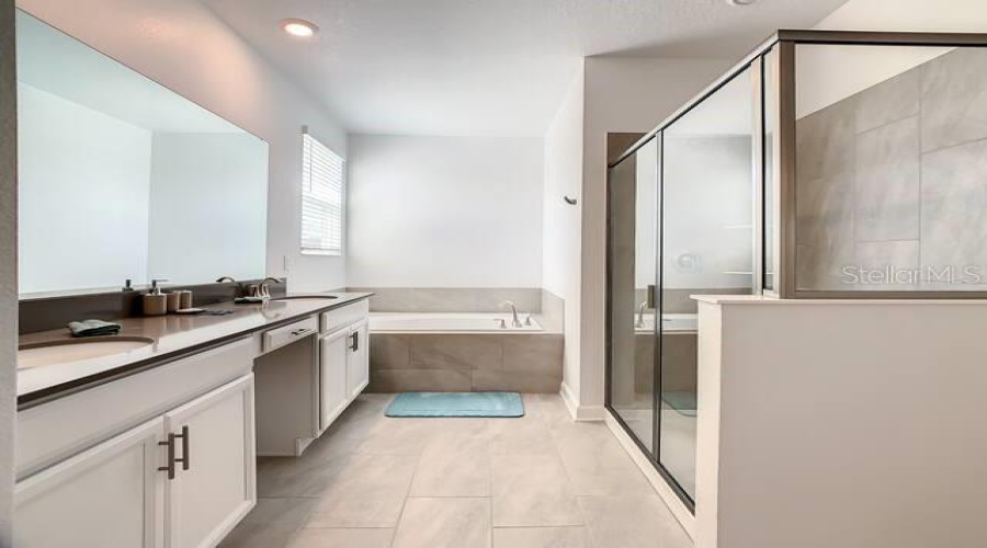 KISSIMMEE, Florida 34746, 6 Bedrooms Bedrooms, ,5 BathroomsBathrooms,Residential,For Sale,PROLOGUE,0,MFRO6346620