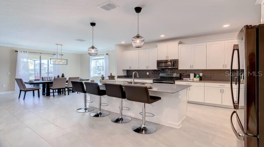 KISSIMMEE, Florida 34746, 6 Bedrooms Bedrooms, ,5 BathroomsBathrooms,Residential,For Sale,PROLOGUE,0,MFRO6346620