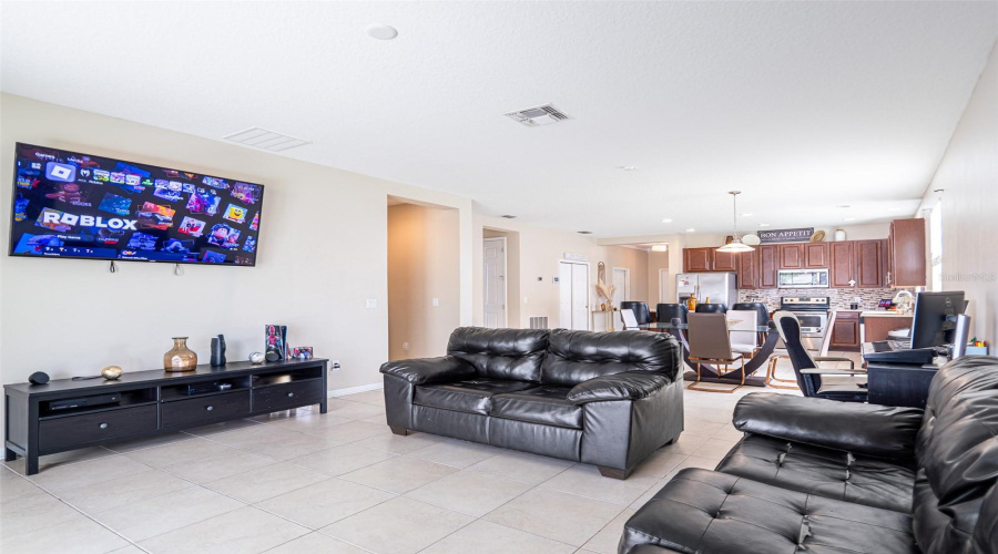 KISSIMMEE, Florida 34746, 3 Bedrooms Bedrooms, ,2 BathroomsBathrooms,Residential,For Sale,CREEKMORE,0,MFRO6348392