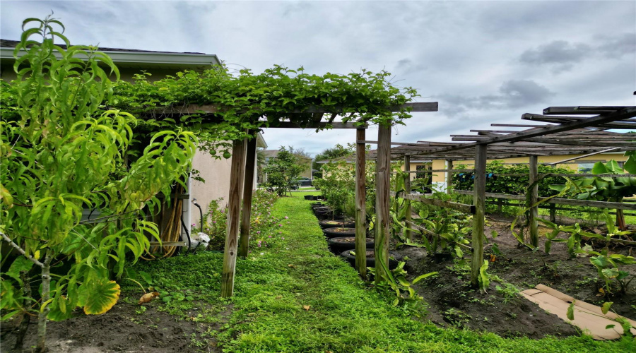 KISSIMMEE, Florida 34746, 4 Bedrooms Bedrooms, ,2 BathroomsBathrooms,Residential,For Sale,KEY COLONY,0,MFRS5135448
