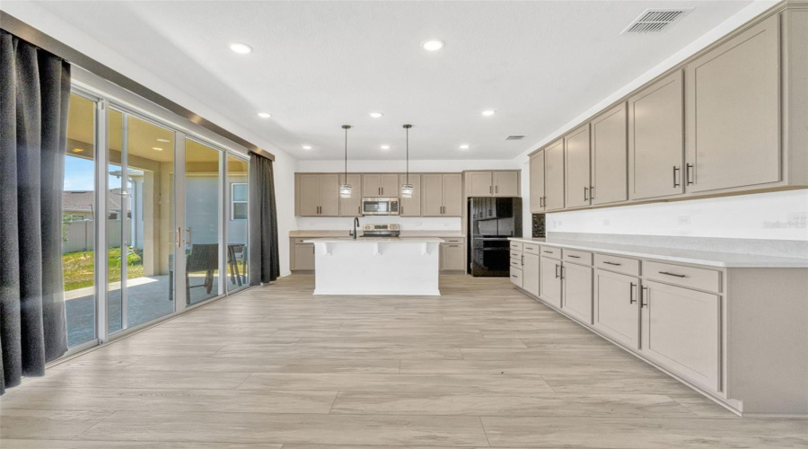 DAVENPORT, Florida 33837, 5 Bedrooms Bedrooms, ,3 BathroomsBathrooms,Residential,For Sale,SUGARWOOD,0,MFRS5125361