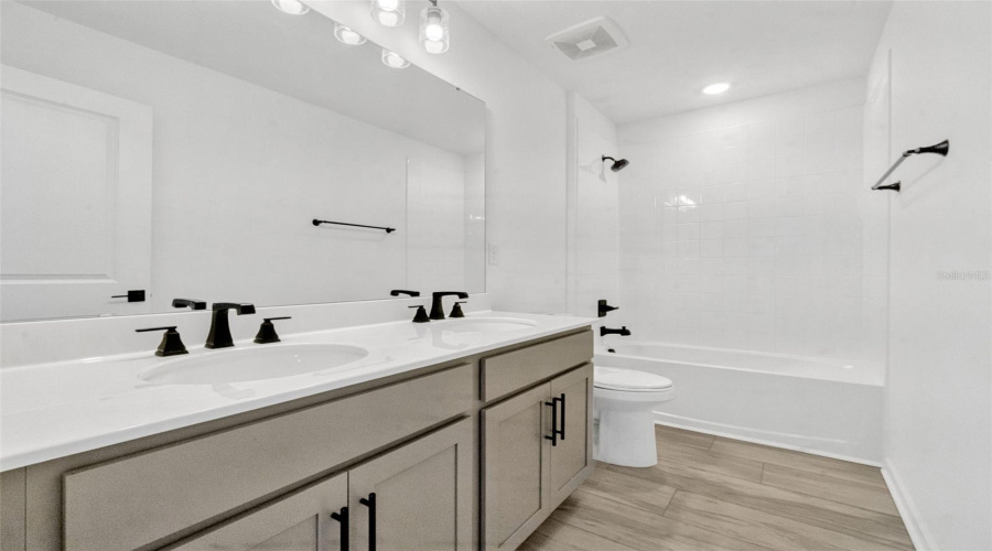 DAVENPORT, Florida 33837, 5 Bedrooms Bedrooms, ,3 BathroomsBathrooms,Residential,For Sale,SUGARWOOD,0,MFRS5125361