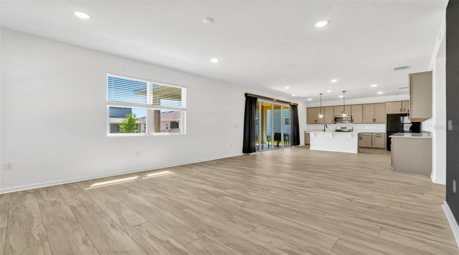 DAVENPORT, Florida 33837, 5 Bedrooms Bedrooms, ,3 BathroomsBathrooms,Residential,For Sale,SUGARWOOD,0,MFRS5125361