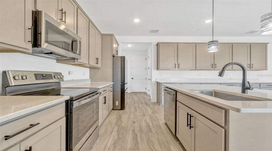 DAVENPORT, Florida 33837, 5 Bedrooms Bedrooms, ,3 BathroomsBathrooms,Residential,For Sale,SUGARWOOD,0,MFRS5125361