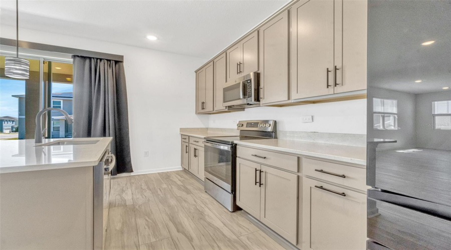 DAVENPORT, Florida 33837, 5 Bedrooms Bedrooms, ,3 BathroomsBathrooms,Residential,For Sale,SUGARWOOD,0,MFRS5125361