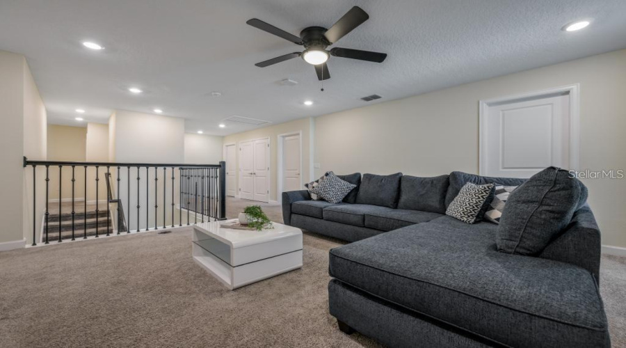 Central Loft: Open multipurpose space (15’ × 16’), ideal as TV room or lounge.