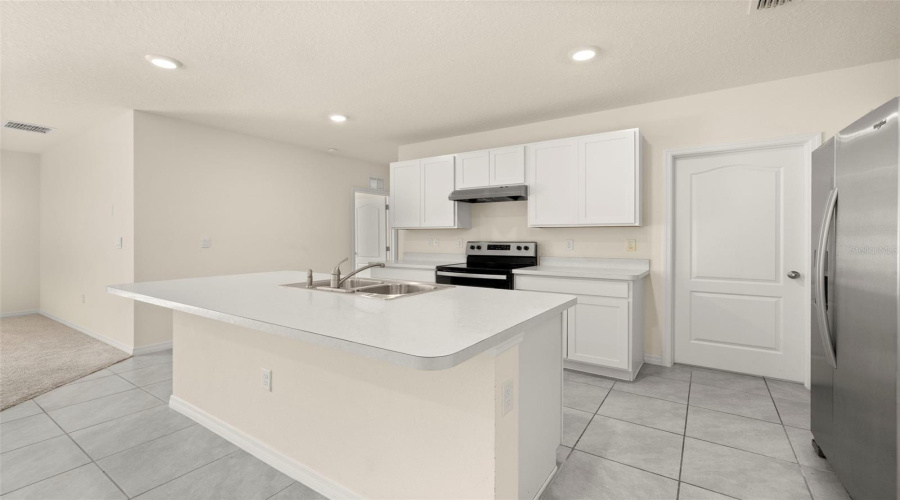 DAVENPORT, Florida 33837, 5 Bedrooms Bedrooms, ,3 BathroomsBathrooms,Residential,For Sale,LILY,0,MFRS5135690