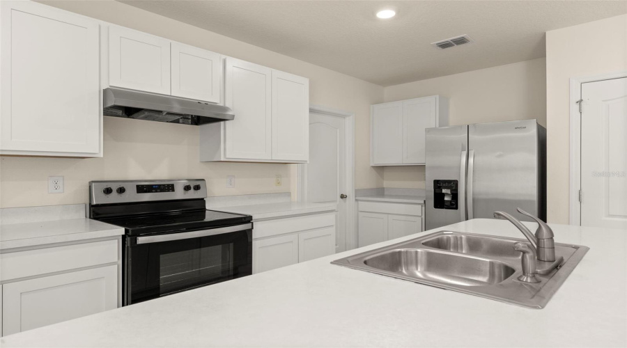 DAVENPORT, Florida 33837, 5 Bedrooms Bedrooms, ,3 BathroomsBathrooms,Residential,For Sale,LILY,0,MFRS5135690