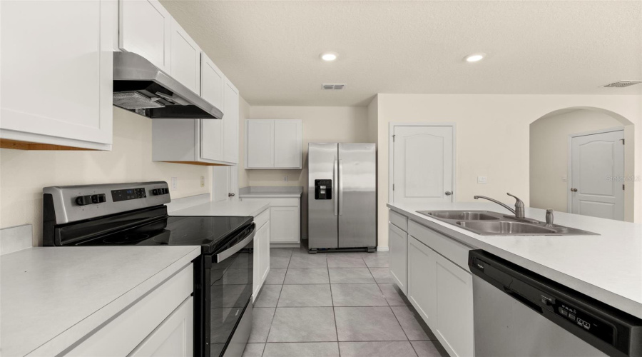 DAVENPORT, Florida 33837, 5 Bedrooms Bedrooms, ,3 BathroomsBathrooms,Residential,For Sale,LILY,0,MFRS5135690