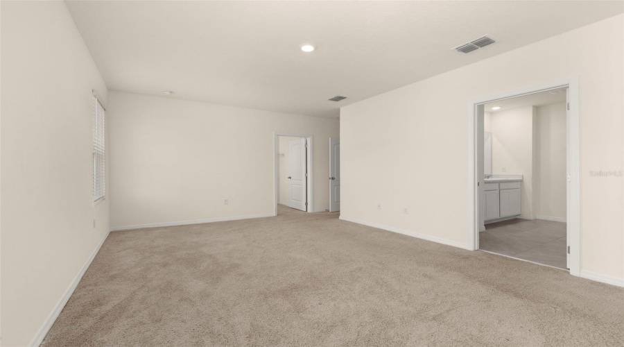 DAVENPORT, Florida 33837, 5 Bedrooms Bedrooms, ,3 BathroomsBathrooms,Residential,For Sale,LILY,0,MFRS5135690