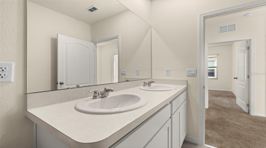 DAVENPORT, Florida 33837, 5 Bedrooms Bedrooms, ,3 BathroomsBathrooms,Residential,For Sale,LILY,0,MFRS5135690