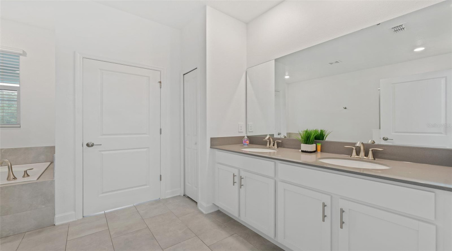 KISSIMMEE, Florida 34746, 9 Bedrooms Bedrooms, ,5 BathroomsBathrooms,Residential,For Sale,PENELOPE,0,MFRS5135658