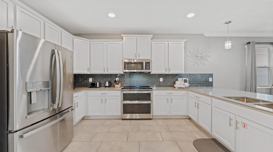 KISSIMMEE, Florida 34746, 9 Bedrooms Bedrooms, ,5 BathroomsBathrooms,Residential,For Sale,PENELOPE,0,MFRS5135658