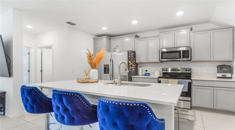 KISSIMMEE, Florida 34746, 4 Bedrooms Bedrooms, ,3 BathroomsBathrooms,Residential,For Sale,BEAU,0,MFRO6348560