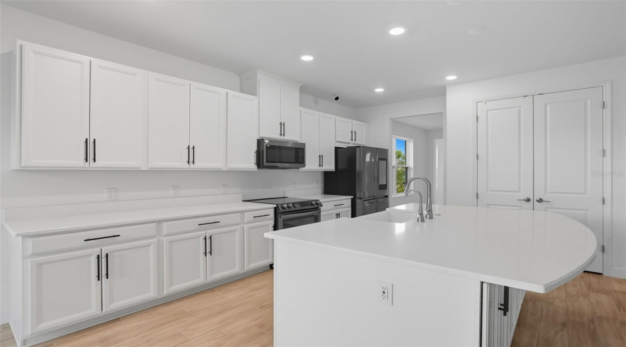 KISSIMMEE, Florida 34746, 4 Bedrooms Bedrooms, ,3 BathroomsBathrooms,Residential,For Sale,GOBLET COVE,0,MFRO6348273