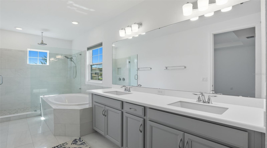 KISSIMMEE, Florida 34746, 4 Bedrooms Bedrooms, ,3 BathroomsBathrooms,Residential,For Sale,GOBLET COVE,0,MFRO6348273