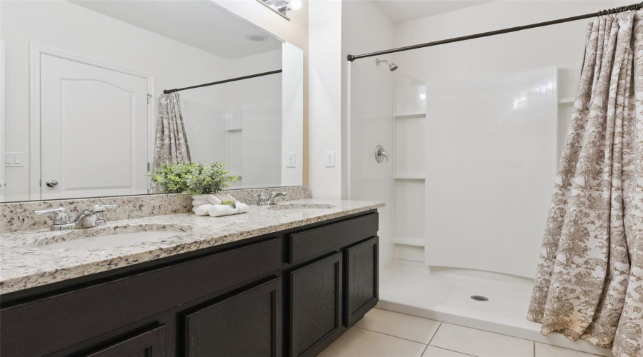 DAVENPORT, Florida 33837, 6 Bedrooms Bedrooms, ,5 BathroomsBathrooms,Residential,For Sale,OAKBOURNE,0,MFRO6345733