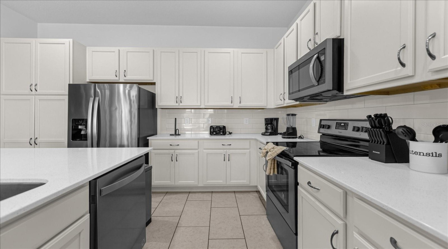 DAVENPORT, Florida 33837, 12 Bedrooms Bedrooms, ,11 BathroomsBathrooms,Residential,For Sale,BROAD OAK,0,MFRS5135682