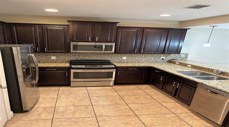 DAVENPORT, Florida 33896, 3 Bedrooms Bedrooms, ,2 BathroomsBathrooms,Residential,For Sale,ROSEVILLE,0,MFRS5135579