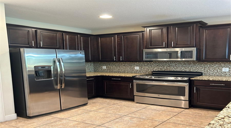 DAVENPORT, Florida 33896, 3 Bedrooms Bedrooms, ,2 BathroomsBathrooms,Residential,For Sale,ROSEVILLE,0,MFRS5135579