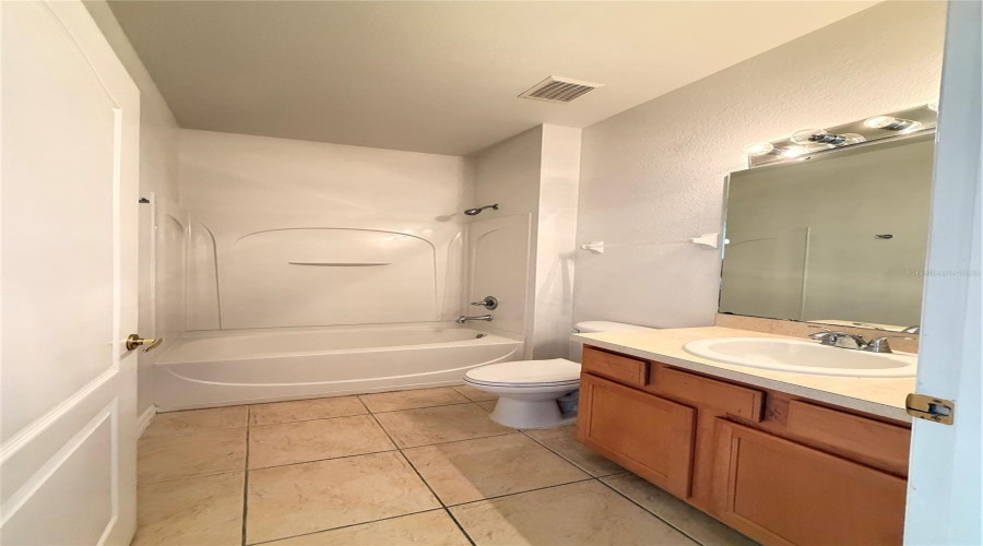 KISSIMMEE, Florida 34746, 5 Bedrooms Bedrooms, ,3 BathroomsBathrooms,Residential,For Sale,CARAVELLE,0,MFRS5135687