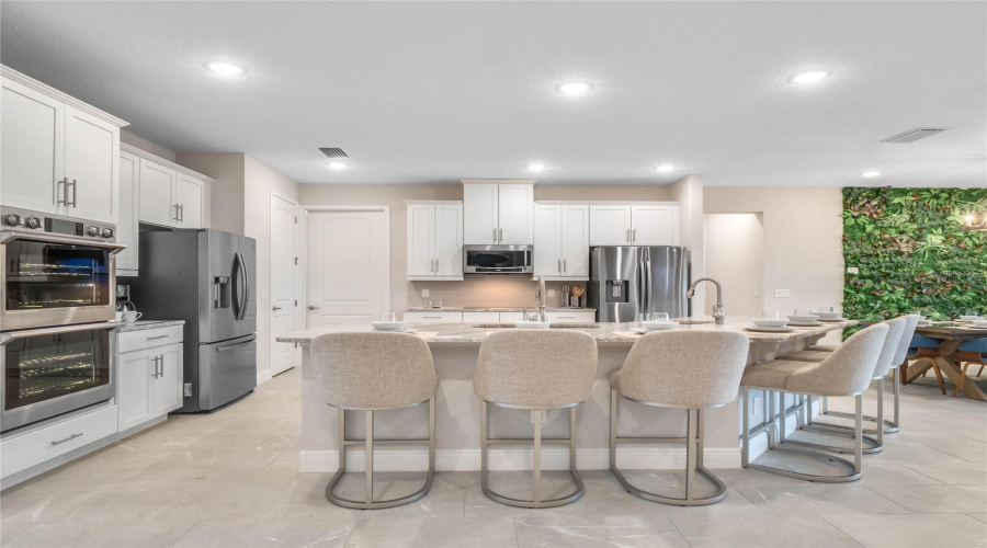 KISSIMMEE, Florida 34747, 11 Bedrooms Bedrooms, ,10 BathroomsBathrooms,Residential,For Sale,SOUTHFIELD,0,MFRO6348228