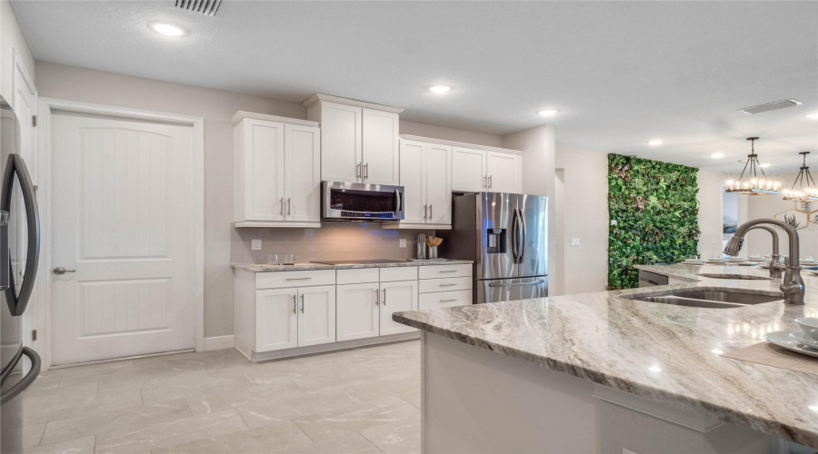 KISSIMMEE, Florida 34747, 11 Bedrooms Bedrooms, ,10 BathroomsBathrooms,Residential,For Sale,SOUTHFIELD,0,MFRO6348228
