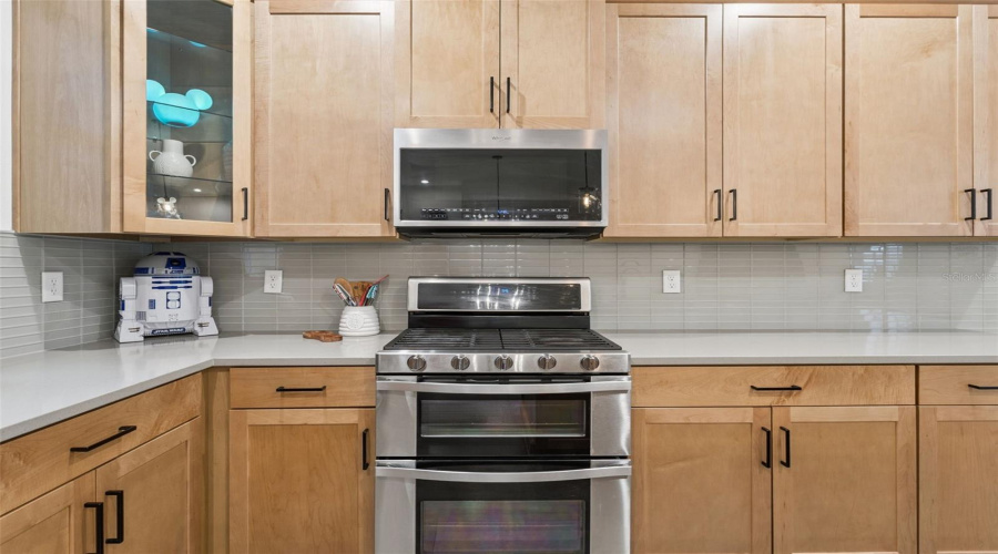 Glass door accent cabinet & tiled backsplash