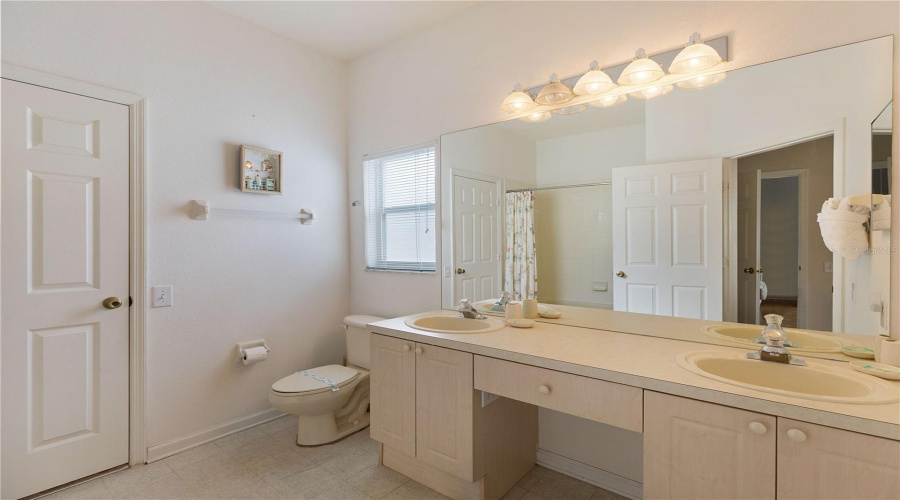 KISSIMMEE, Florida 34747, 4 Bedrooms Bedrooms, ,2 BathroomsBathrooms,Residential,For Sale,FAN PALM,0,MFRO6348262