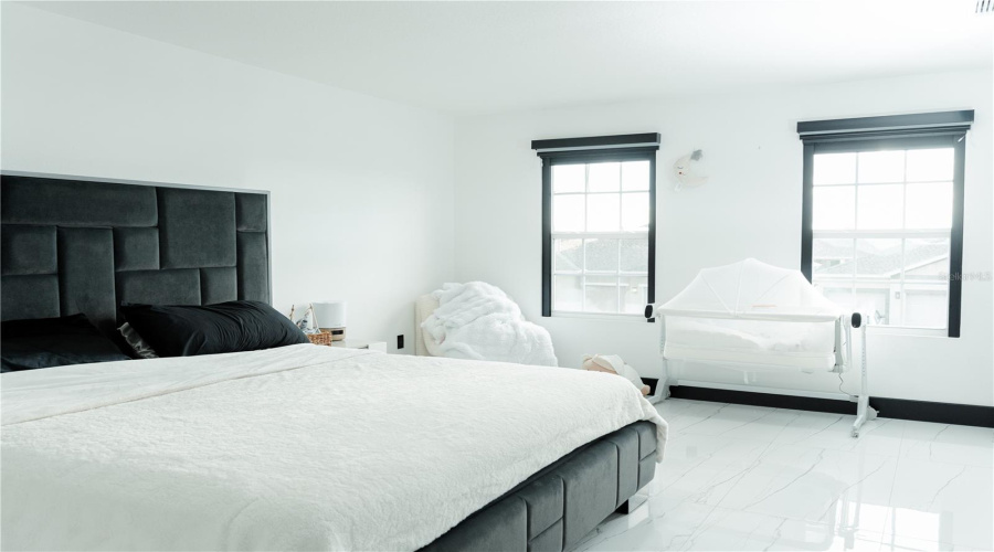 KISSIMMEE, Florida 34746, 5 Bedrooms Bedrooms, ,3 BathroomsBathrooms,Residential,For Sale,RAINIER,0,MFRO6342388