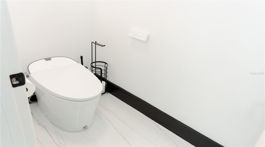 KISSIMMEE, Florida 34746, 5 Bedrooms Bedrooms, ,3 BathroomsBathrooms,Residential,For Sale,RAINIER,0,MFRO6342388