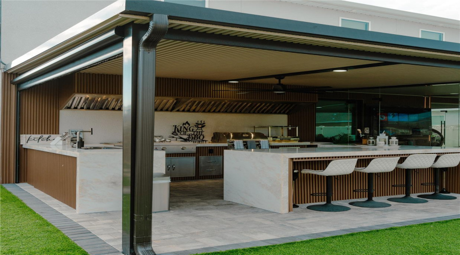 KISSIMMEE, Florida 34746, 5 Bedrooms Bedrooms, ,3 BathroomsBathrooms,Residential,For Sale,RAINIER,0,MFRO6342388