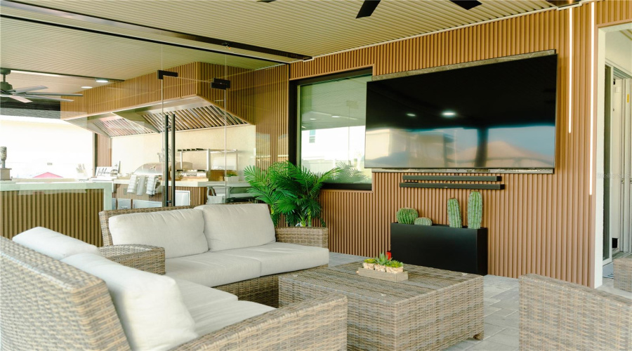 KISSIMMEE, Florida 34746, 5 Bedrooms Bedrooms, ,3 BathroomsBathrooms,Residential,For Sale,RAINIER,0,MFRO6342388