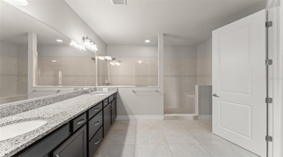 ORLANDO, Florida 32836, 4 Bedrooms Bedrooms, ,3 BathroomsBathrooms,Residential,For Sale,CITRON OAKS,0,MFRO6348013