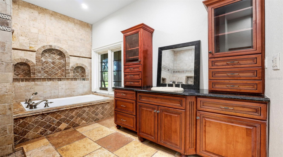 KISSIMMEE, Florida 34747, 4 Bedrooms Bedrooms, ,3 BathroomsBathrooms,Residential,For Sale,PAWNEE,0,MFRO6349038